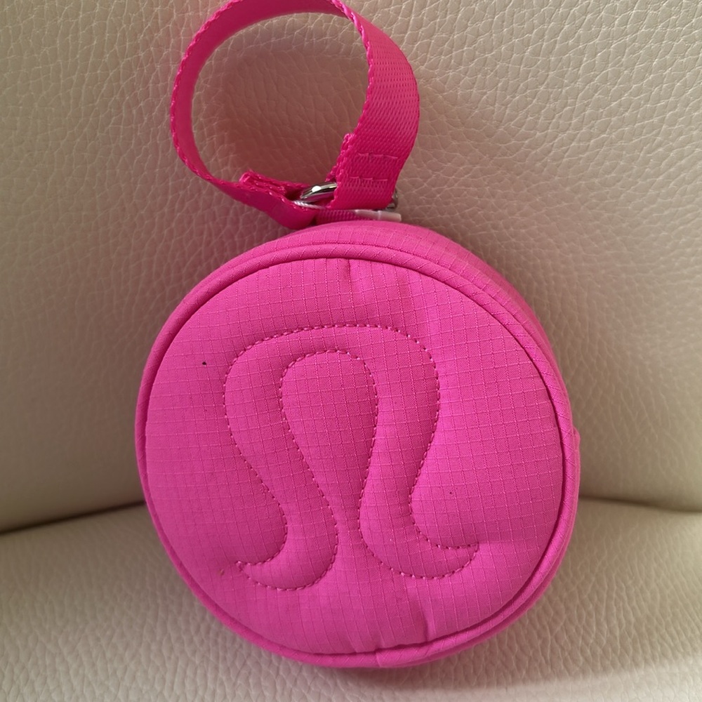 Lululemon Logo Pouch NWT Attach to belt, belt loop, bag, or backpack PINK - Picture 9 of 11